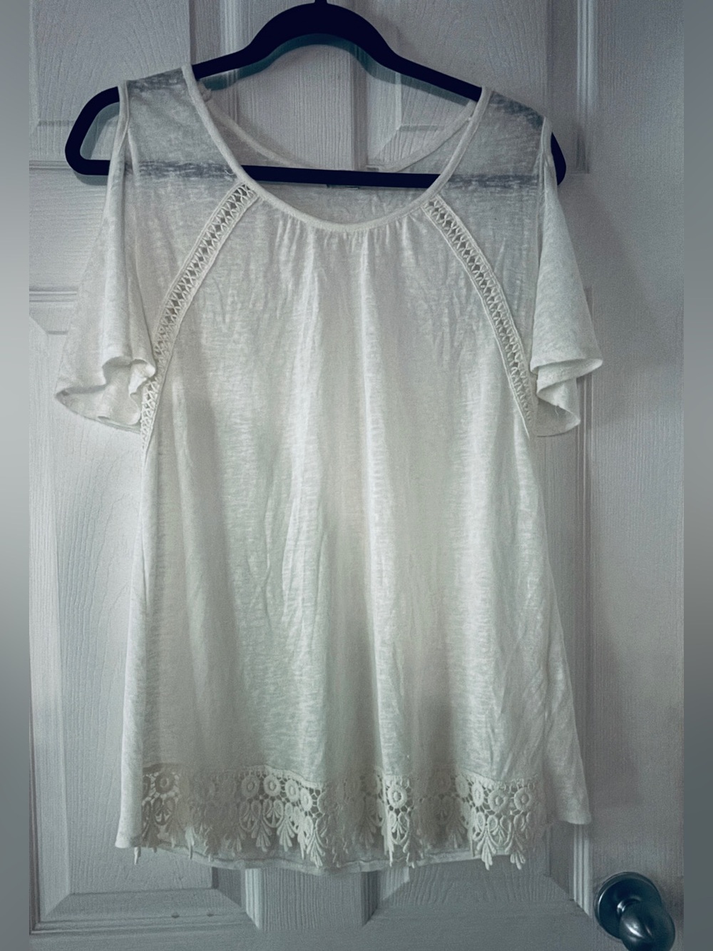Bella Dahl, Women's White Cold-Shoulder Lace-Hem Top in White Cotton. Size L